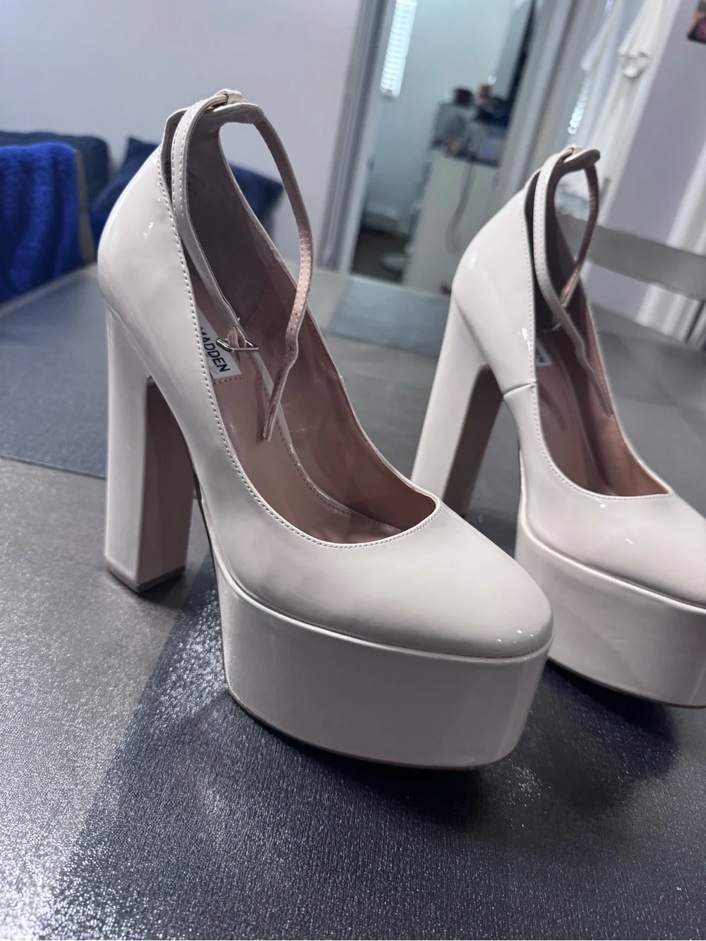 STEVE MADDEN Women's Skyrise Pumps